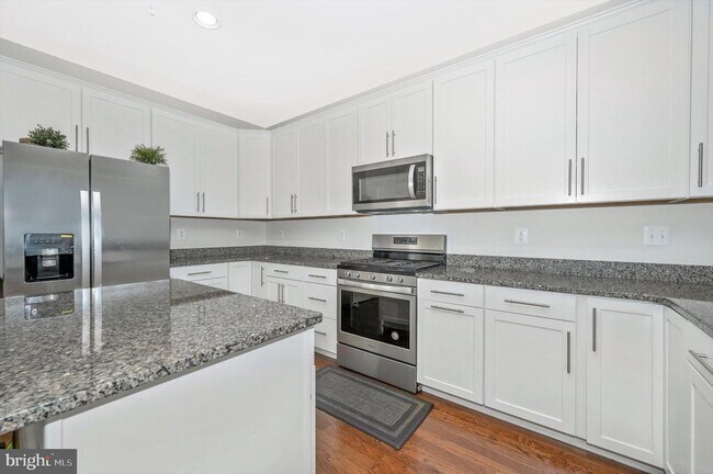 Building Photo - 7780 Dagny Wy