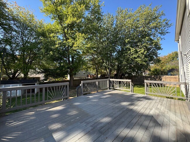 Building Photo - Stunning 4 Bed 2.5 Bath Single-Family Home...