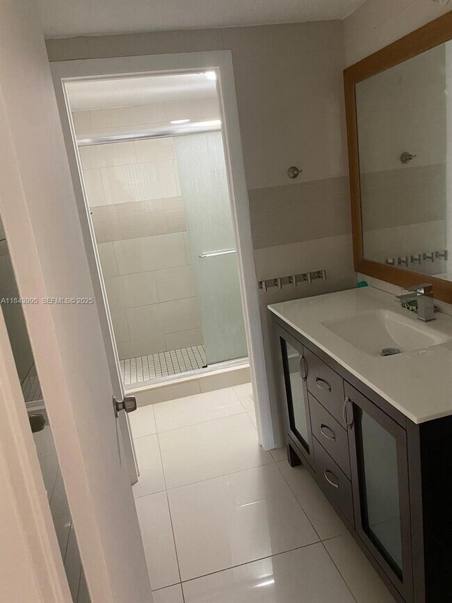 Building Photo - 8411 Forest Hills Dr