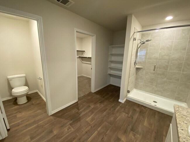 Building Photo - Beautiful 3 bed, 2.5 bath home!