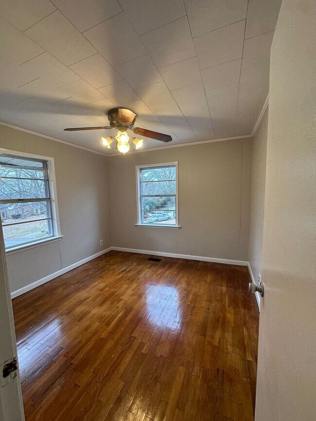 Building Photo - Spacious 3BR/2BA with Cozy Fireplace & Bright Living