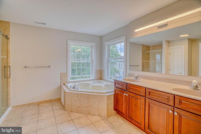 Building Photo - 9902 Player Dr