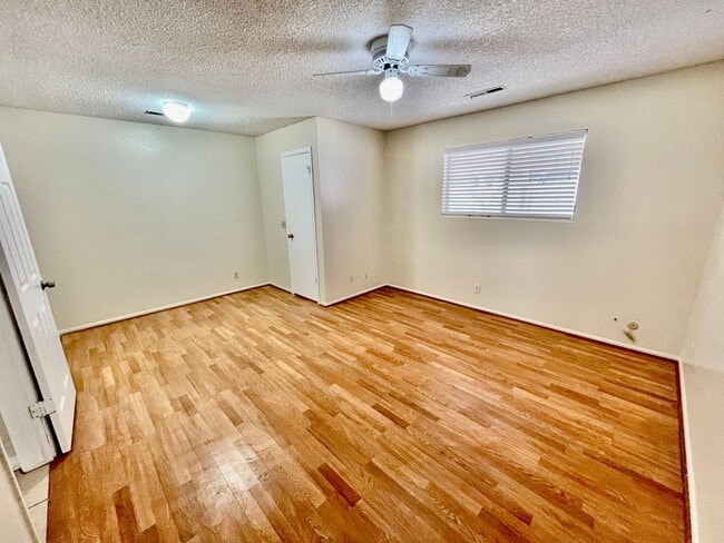 Building Photo - Pet Friendly Home in Washington with Large Fenced Yard