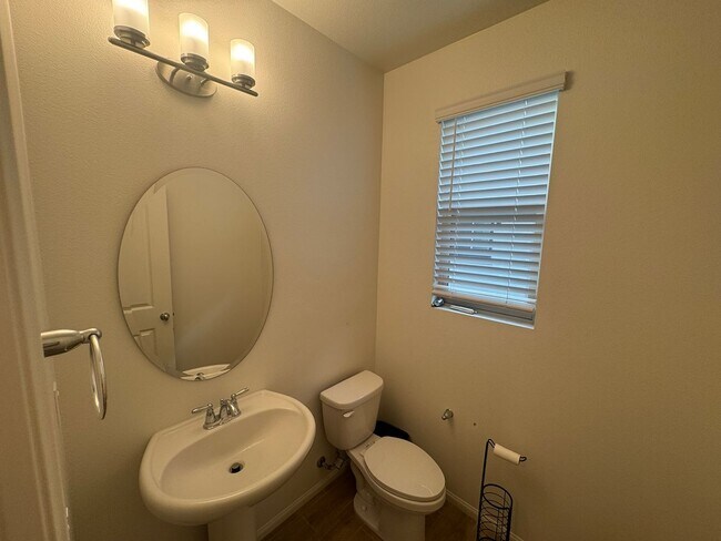 Building Photo - Beautiful 3-Bedroom Home in Vista – Modern...