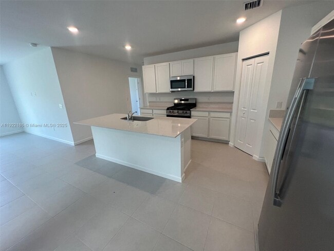 Building Photo - 5885 Sweetwood Dr