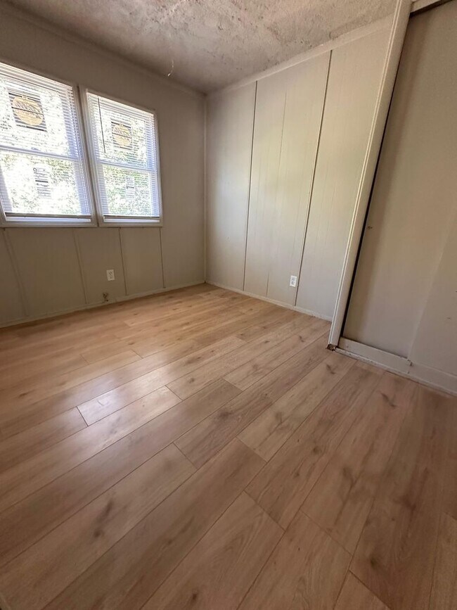 Building Photo - 3332 Norton Ave