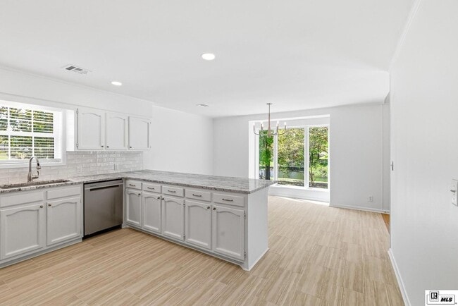 Building Photo - 203 Dupont Dr