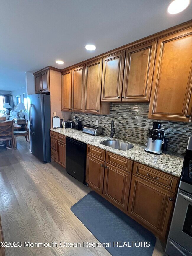 Building Photo - 85 E Water St