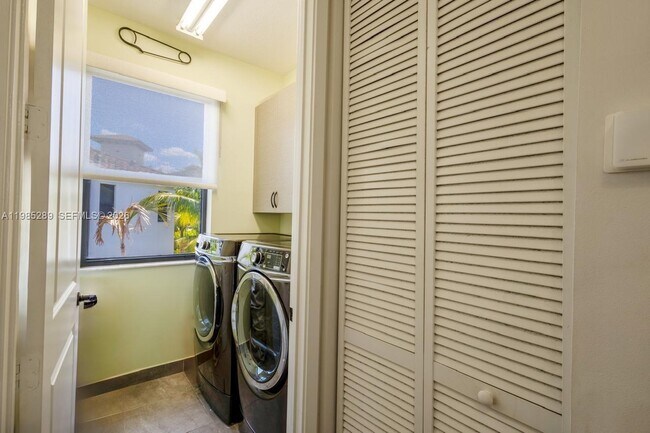 Building Photo - 9602 W 35th Ln