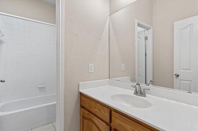 Building Photo - 207 Colby Ln