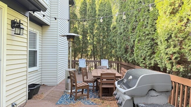 Building Photo - 44432 James Ct