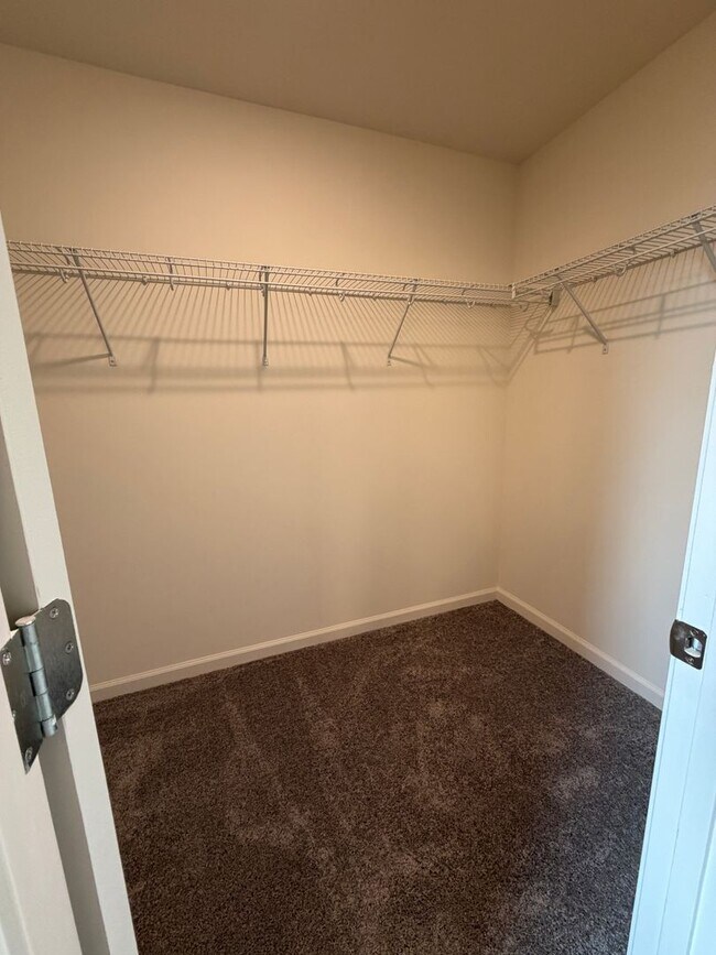 Building Photo - 836 Halford Pl
