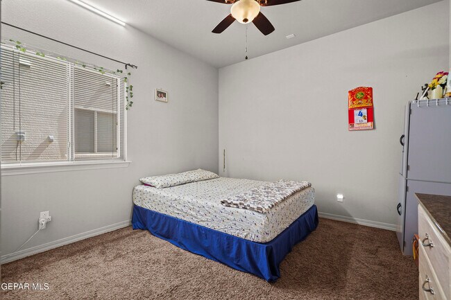 Building Photo - 14560 Meadow Lawn