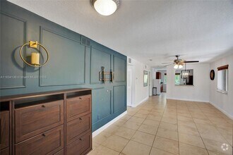 Building Photo - 6235 SW 47th Manor