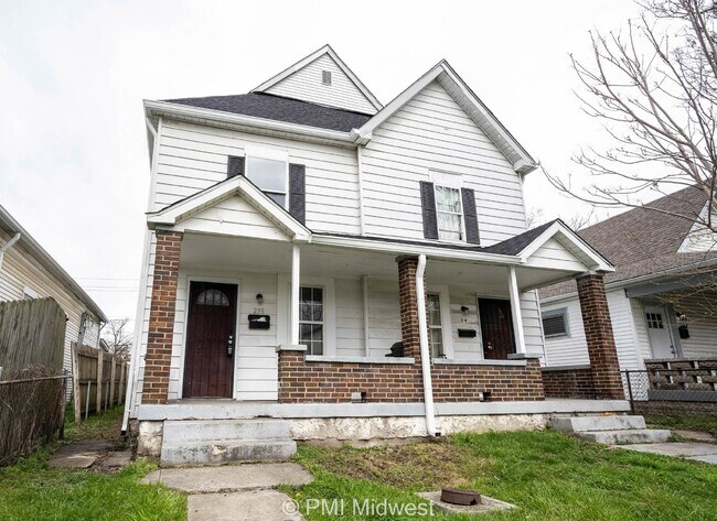 Building Photo - "Charming Duplex Retreat: Spacious 2-Bedro...