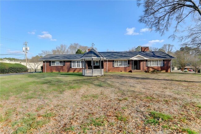 Building Photo - 8 Highland Ln