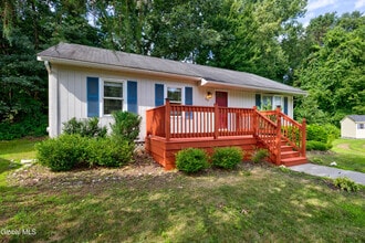 Building Photo - 40 Pheasant Ct
