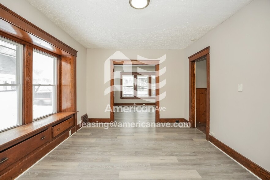 Building Photo - 1027 Delia Ave