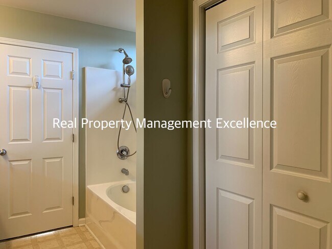 Building Photo - Lovely 2 Story Home In Raleigh, Available December 15th!