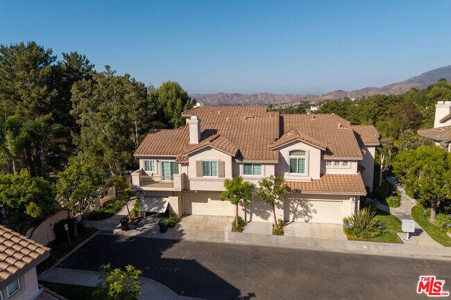 Building Photo - 1010 S Farralon Ln