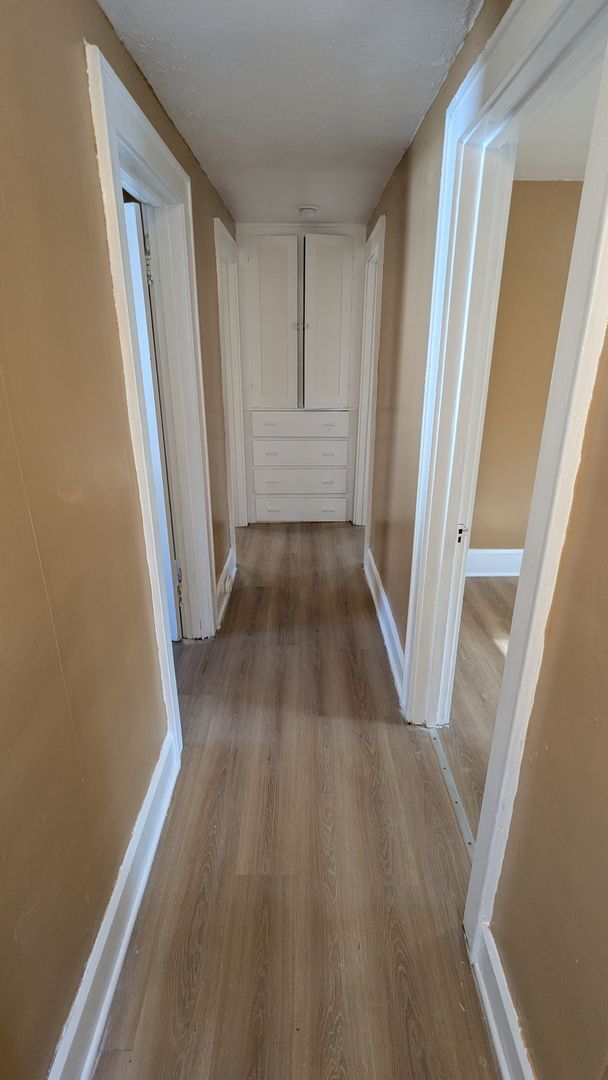 Building Photo - A charming 3-bedroom, 1.5-bathroom home located in the vibrant city of Akron