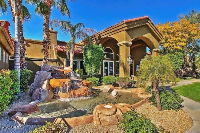 Building Photo - Charming 1 Bed 1 Bath Lower Level condo ++ Community Pool/SPA++Fitness Room