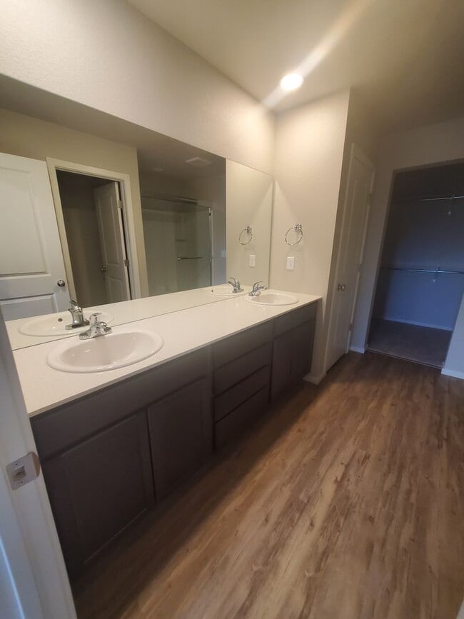 Building Photo - Updated and Bright 3 Bedroom Townhouse in Greeley!