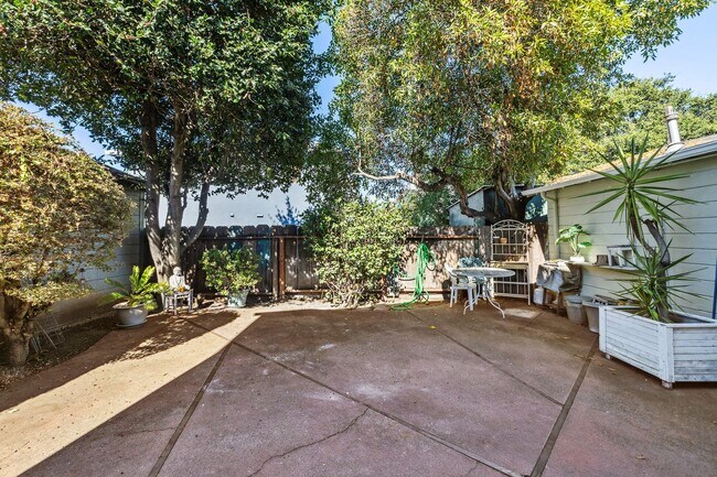 Building Photo - 1033 Central Ave