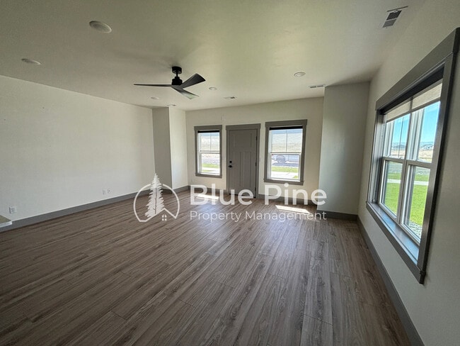 Building Photo - 5133 Beach Dr