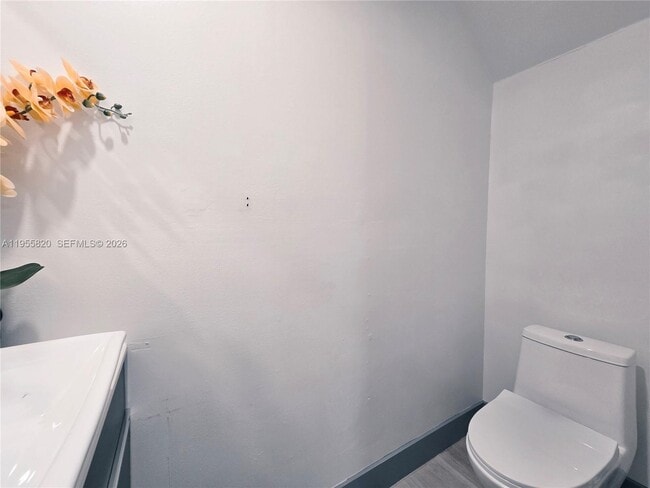 Building Photo - 1303 Presidio Dr