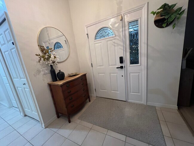 Building Photo - 533 SE 21st Ave