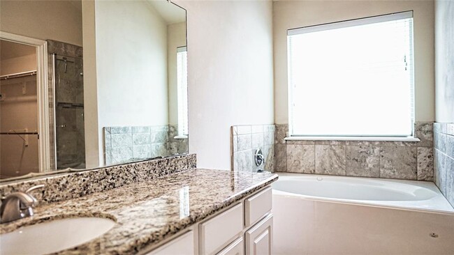 Building Photo - 9959 Driftwood Park Dr