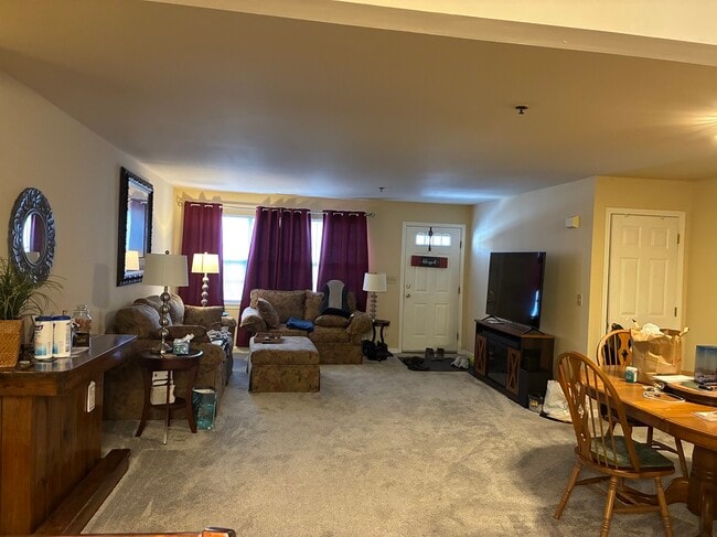 Building Photo - 112 Willow St