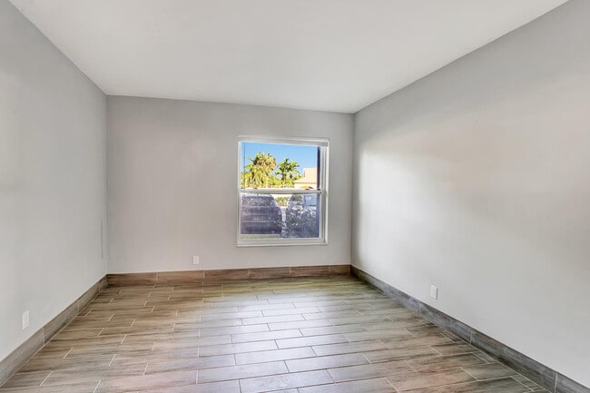 Building Photo - 480 NW 20th St