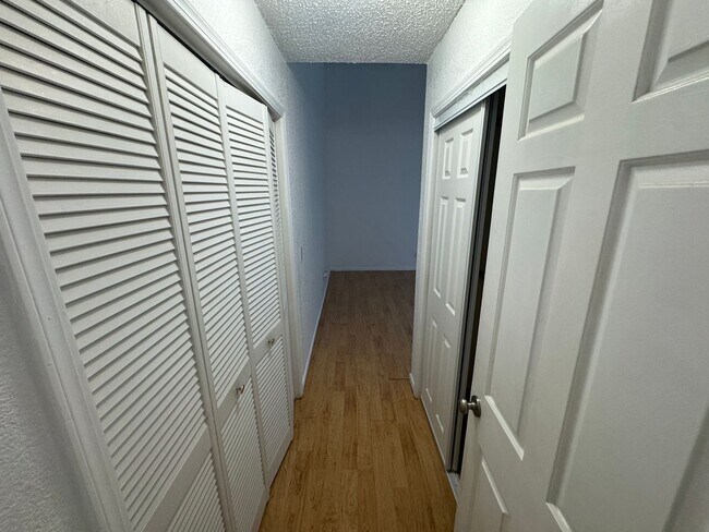 Building Photo - 3 bedroom, 2 bath 2 car garage home for re...