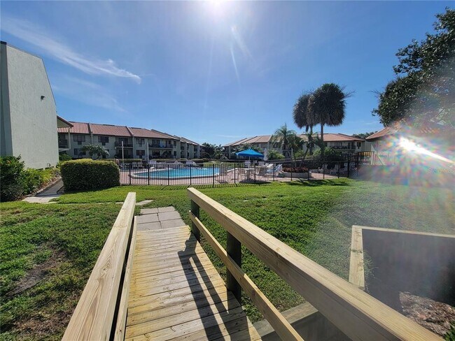 Building Photo - 1515 Pinellas Bayway S