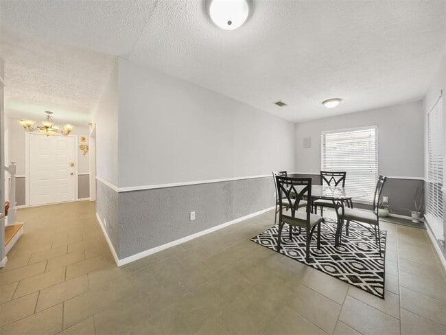 Building Photo - 12406 Sarti St