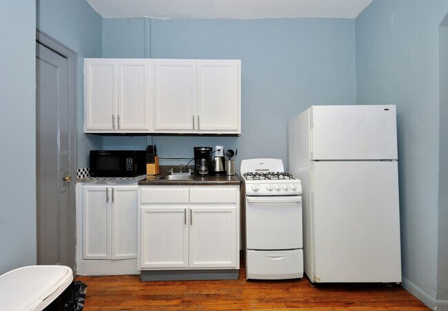 Building Photo - 165 E 89th St