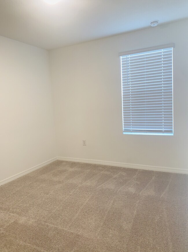 Building Photo - 172 Riverfront Wy