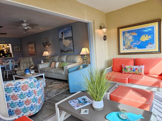 Building Photo - Seasonal Short-Term 2 Bedroom 2 Bathroom Second Floor Condo in Mission Lakes!