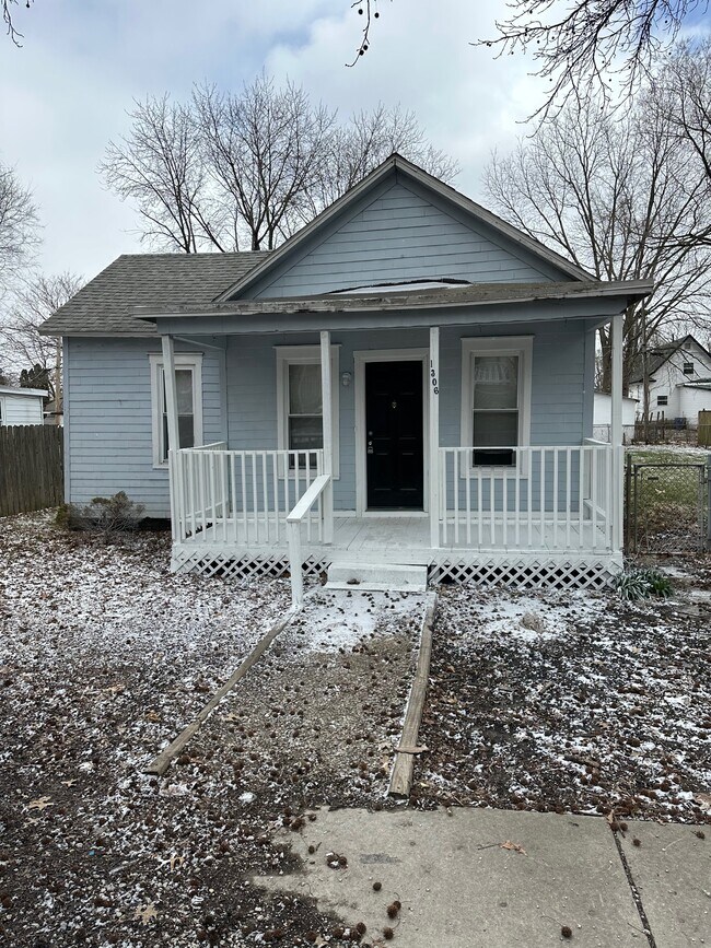 Primary Photo - 1306 N Walnut St