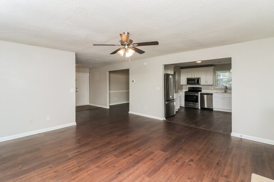 Building Photo - 4125 Clarks Tr