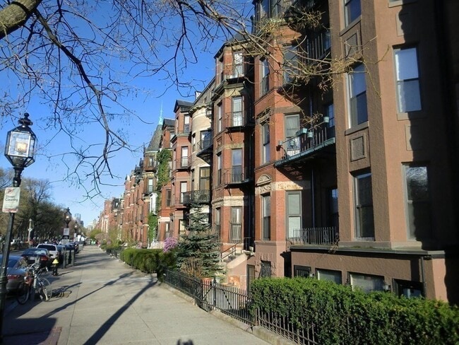 Building Photo - 362 Commonwealth Ave
