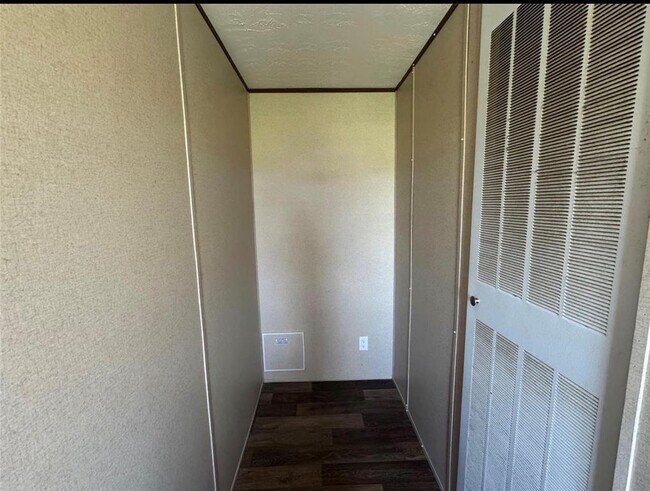 Building Photo - 104 Dockal Dr