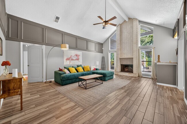 Building Photo - 5310 Holly View Dr