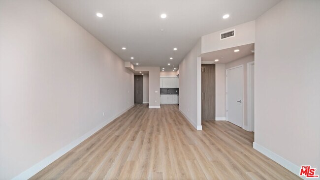 Building Photo - 927 Fedora St