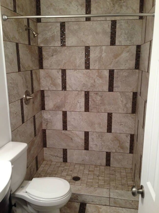 Building Photo - Stunning Renovation - South Side Flats