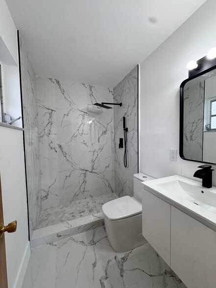 Building Photo - 1781 SW 13th St