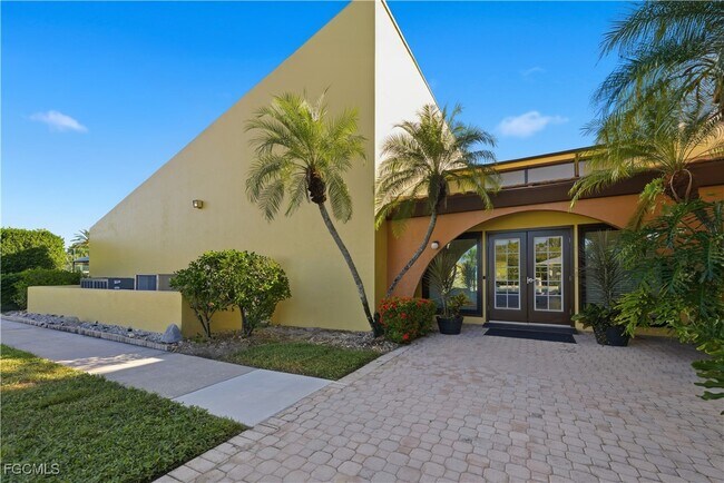 Building Photo - 6150 Whiskey Creek Dr