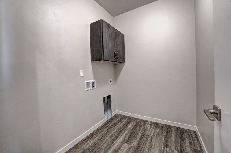 Building Photo - 2745 Eclipse Ave